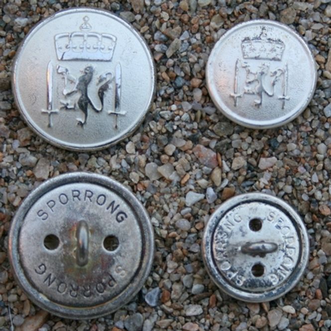 Hovedbilde KNAPP/HÆRMOTIV/SØLV VÅPENFARVE